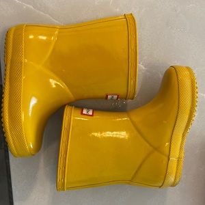 Yellow toddler Hunter rain boots- like new condition!